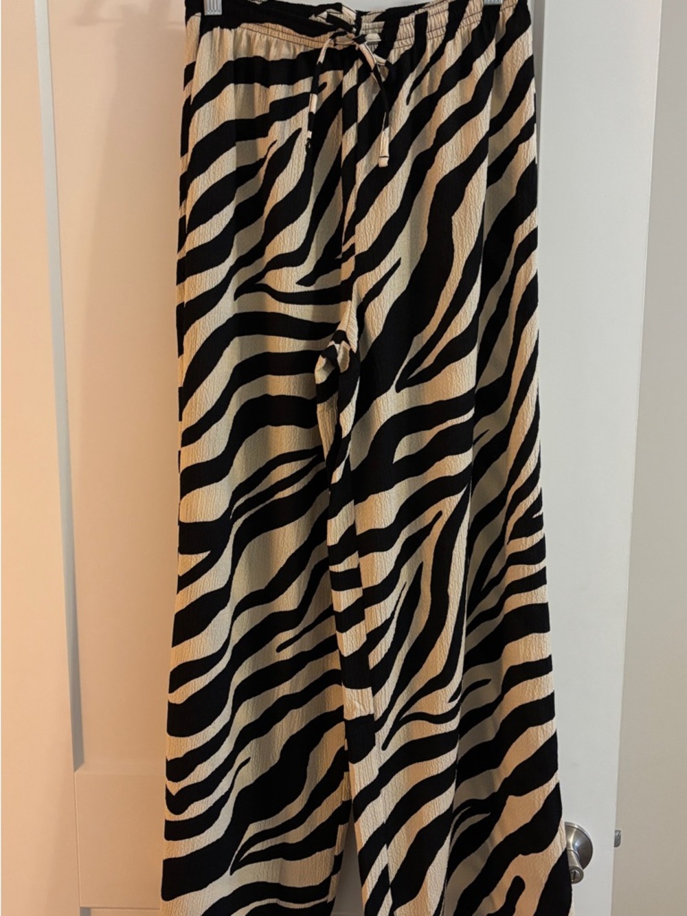 H&M Zebra-Print Wide Leg Pants - Black & Cream - Picture 4 of 6